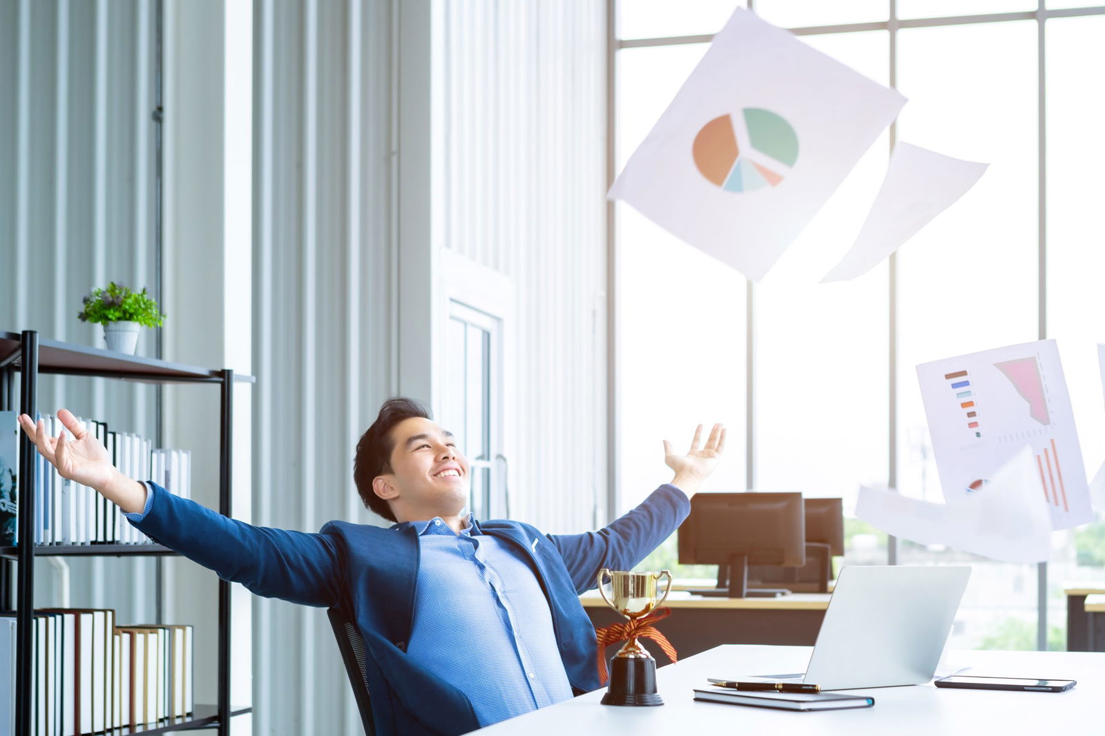 Five Habits to Improve Your Happiness at Work Day