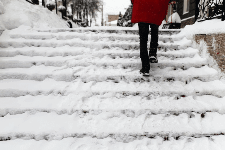 slip and fall on snow lawyer