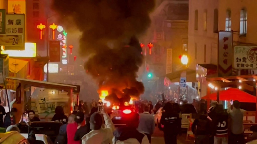 Crowd sets Waymo self-driving car ablaze in San Francisco - CNBC