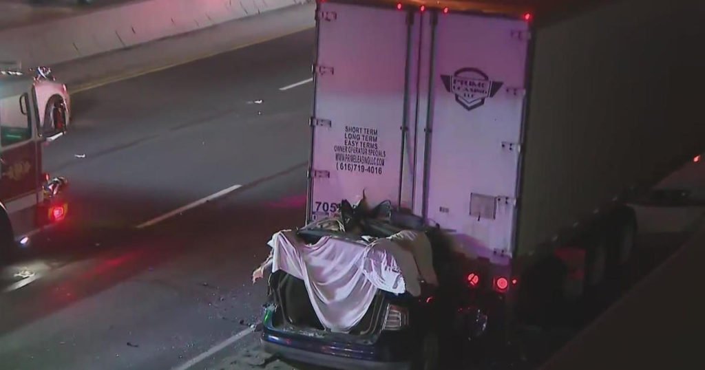 Car slams into back of truck on Eisenhower Expressway - CBS News