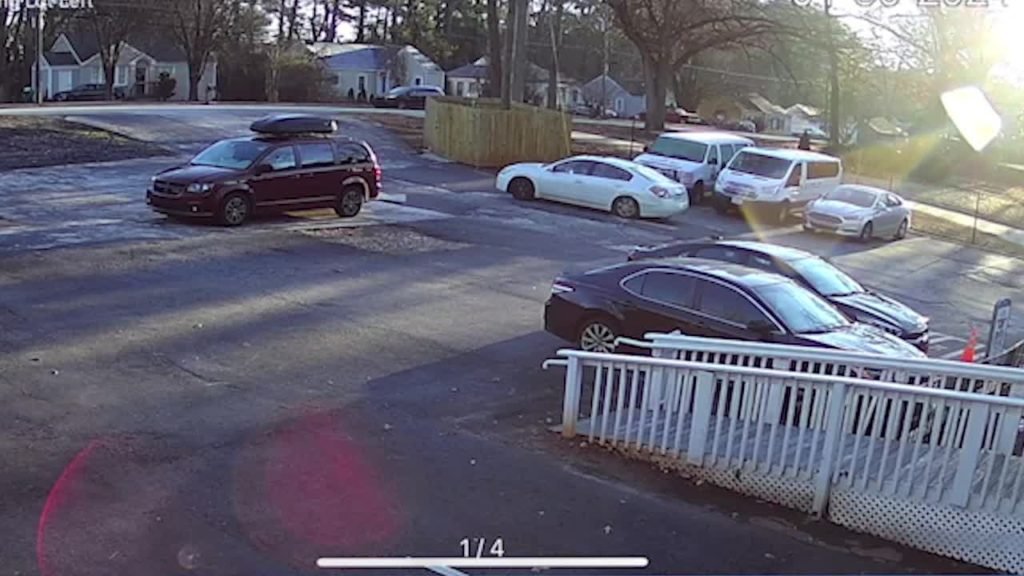 VIDEO: DeKalb mother of 3 gets car stolen during daycare drop-off, police say - FOX 5 Atlanta