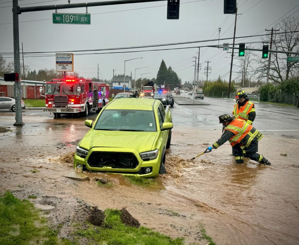 Truck crash causes thousands of gallons of flooding to Vancouver road - KOIN.com
