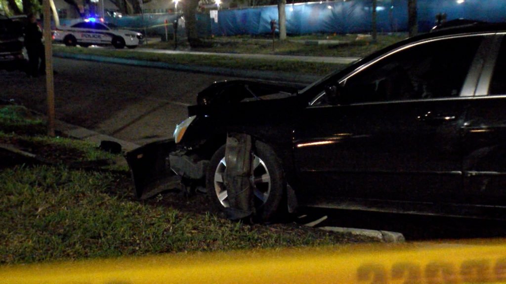 Friends transporting teen with gunshot wounds crash car, flee scene in St. Pete: police - WFLA