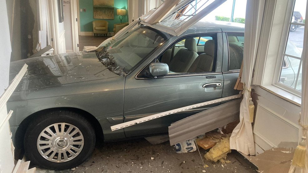 Car crashes into Tennessee funeral home while funeral is in progress - KEYE TV CBS Austin