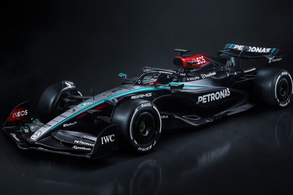 Mercedes unveils new 2024 F1 car, the W15, at Silverstone - Motorsport.com