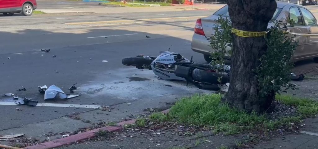 Motorcyclist on Suzuki dies in Alameda - KTVU FOX 2 San Francisco
