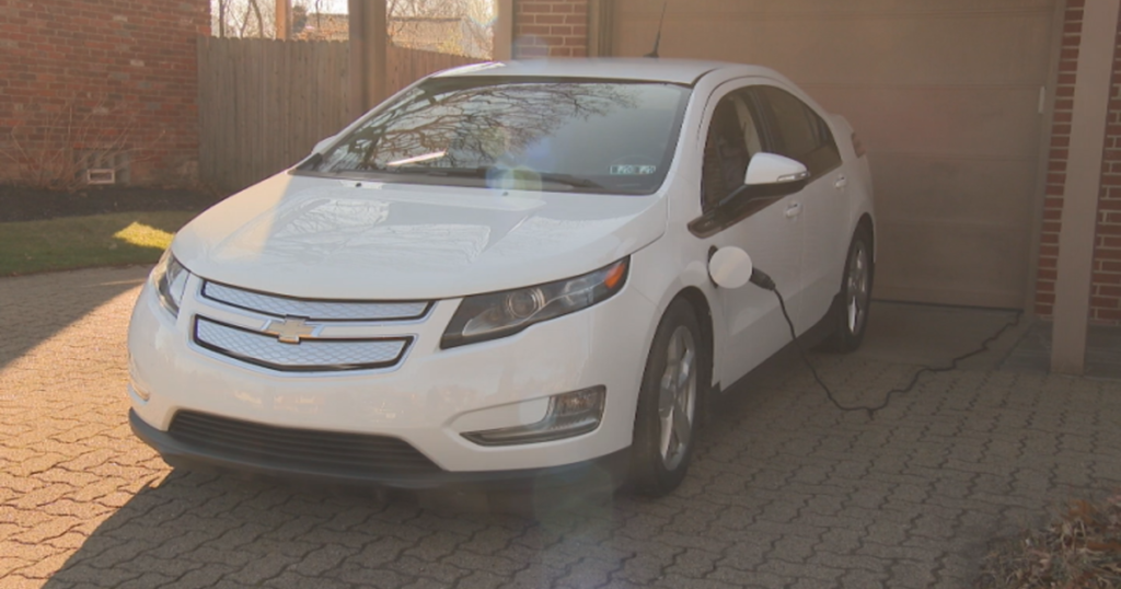 Bethel Park man's take on driving an electric car for 11 years - CBS News