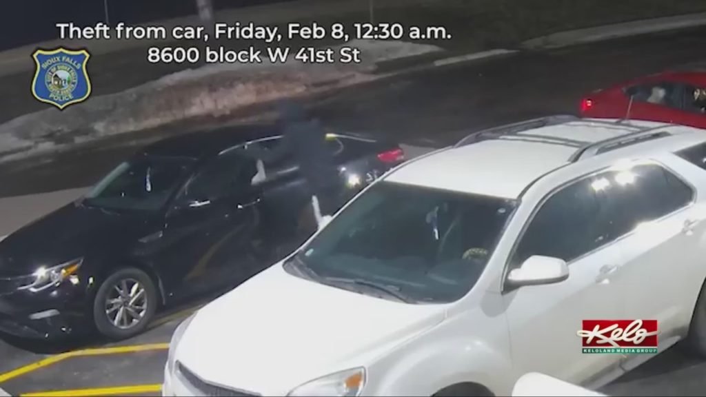 Police investigate car break in - KELOLAND.com
