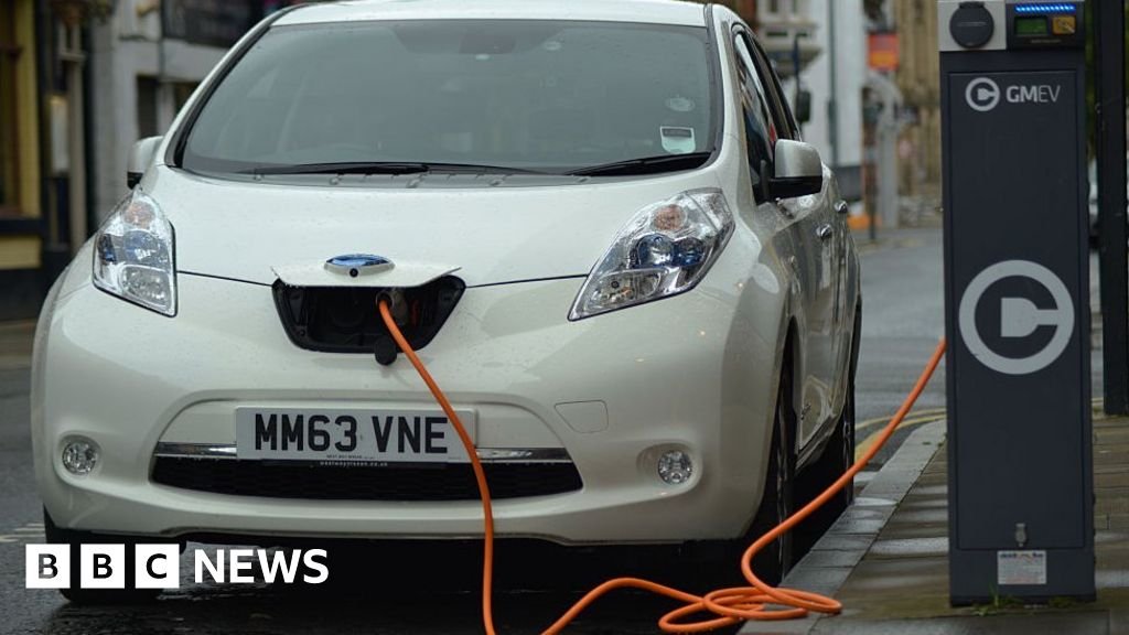 Nissan accused of dumping its electric car pioneers - BBC.com
