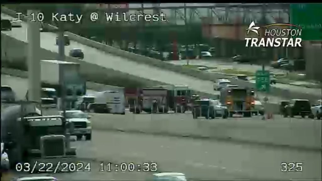 4 lanes blocked on Katy Freeway at Wilcrest Drive after 11-car pileup, vehicle fire, officials say - KTRK-TV
