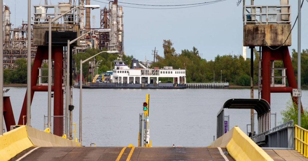 Man suspected to have crashed truck into Mississippi River at Chalmette ferry still missing - NOLA.com