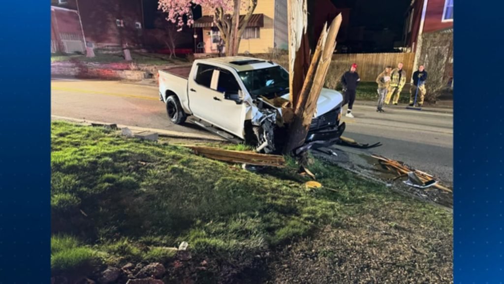 Driver not found after truck shears pole in Munhall - WPXI Pittsburgh
