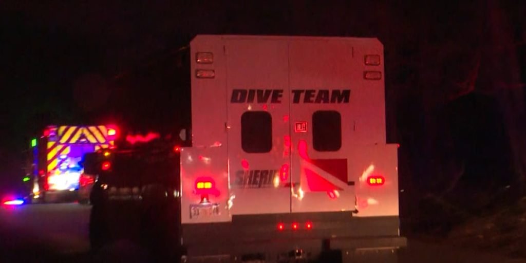 2 People rescued 1 missing still missing after car drives into Grand River - WILX