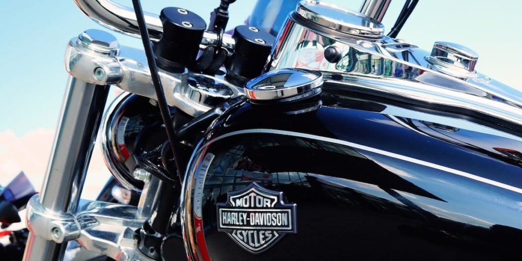 Man test-riding Harley-Davidson motorcycle killed in crash - KOLD