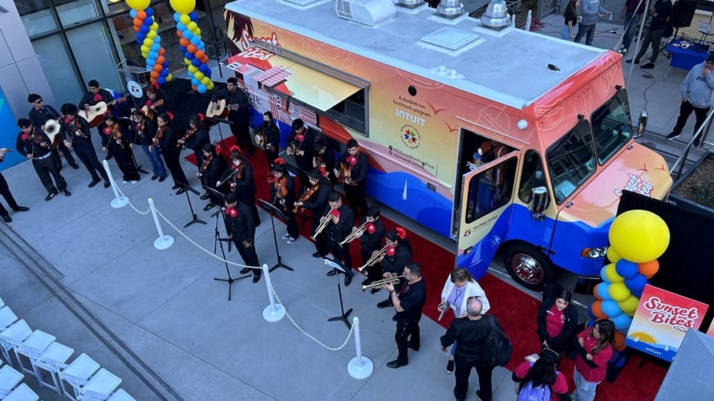 San Diego Unified unveils its first-ever student-run food truck, Sunset Bites - NBC San Diego