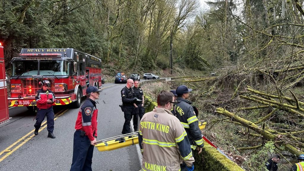Motorcycle driver crtically injured after fall down 17′ embankment in Federal Way - KIRO Seattle