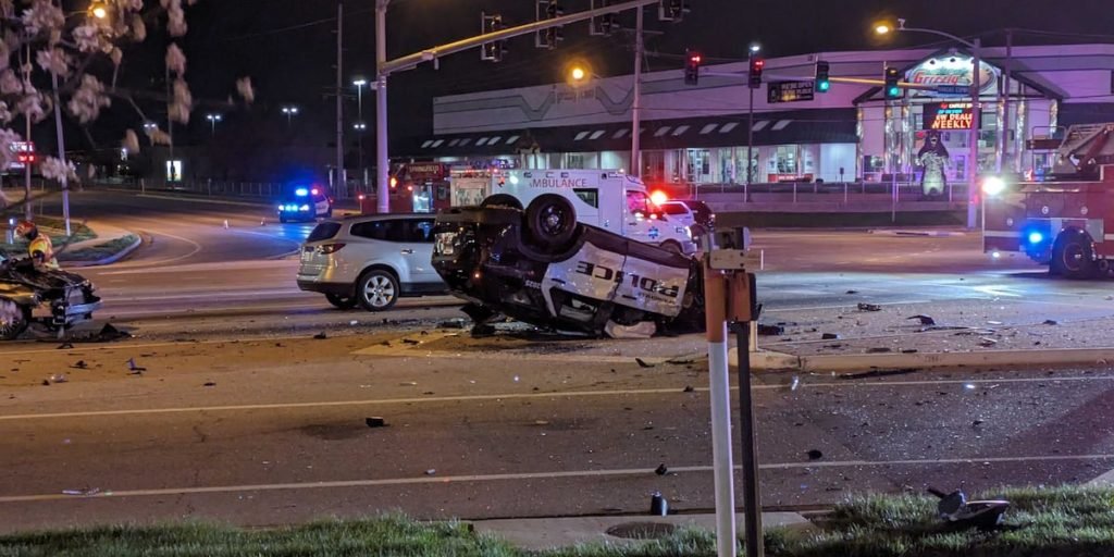 Multi-car crash involving a Springfield Police patrol car closes parts of busy intersection - KY3