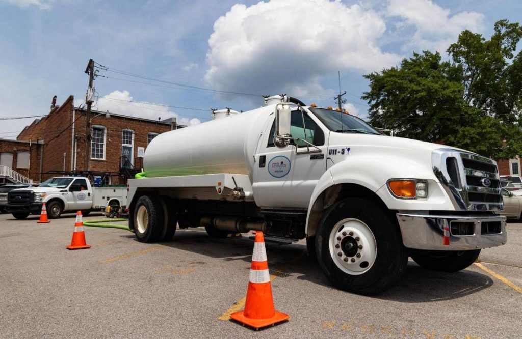 Lexington poop-pumping truck will move on as busted sewer pipe agreement is reached - Yahoo! Voices