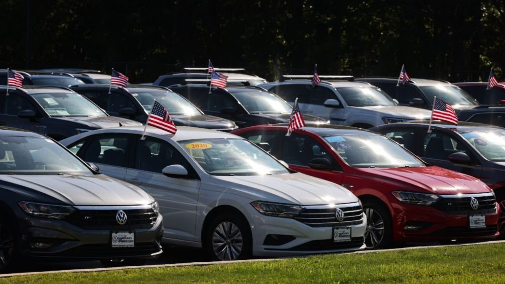 Americans increasingly upside down on auto loans as used car values fall - Fox Business