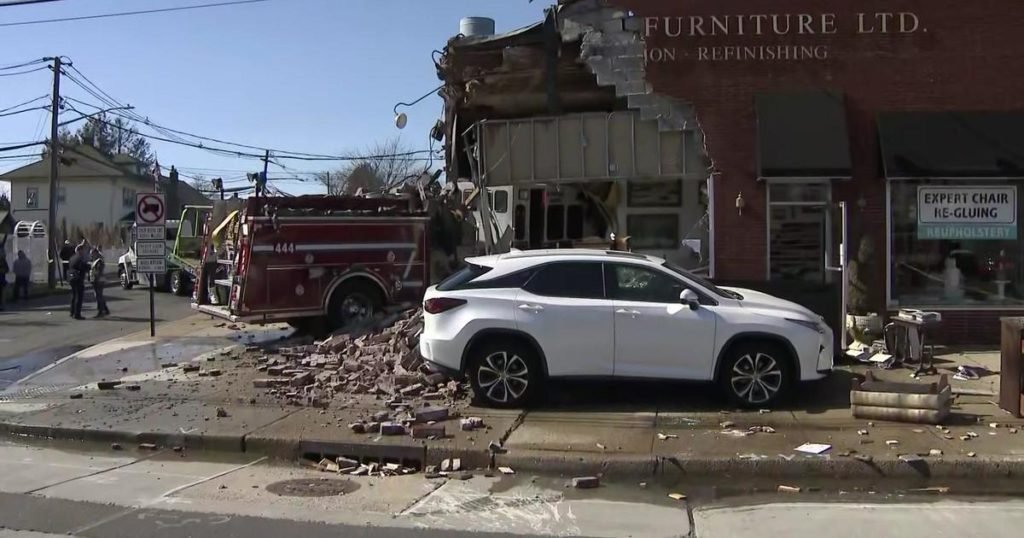 Fire truck crashes into Long Island furniture store; 5 people injured - CBS New York