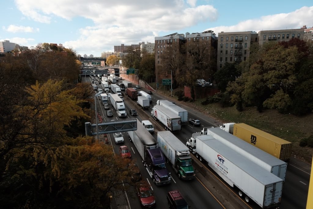 Biden EPA limits pollution from trucks, in bid to electrify fleets - The Washington Post