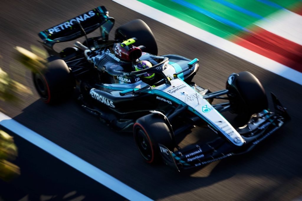 Hamilton: Mercedes W15 is “a car that we can fight with” - Motorsport.com
