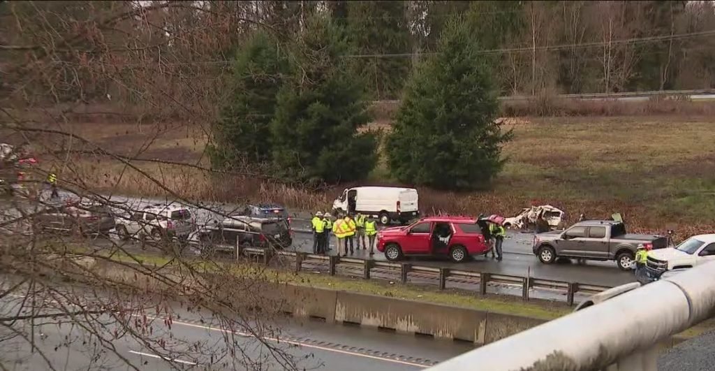 Serious 3-car crash closes southbound I-5 near Marysville - FOX 13 Seattle