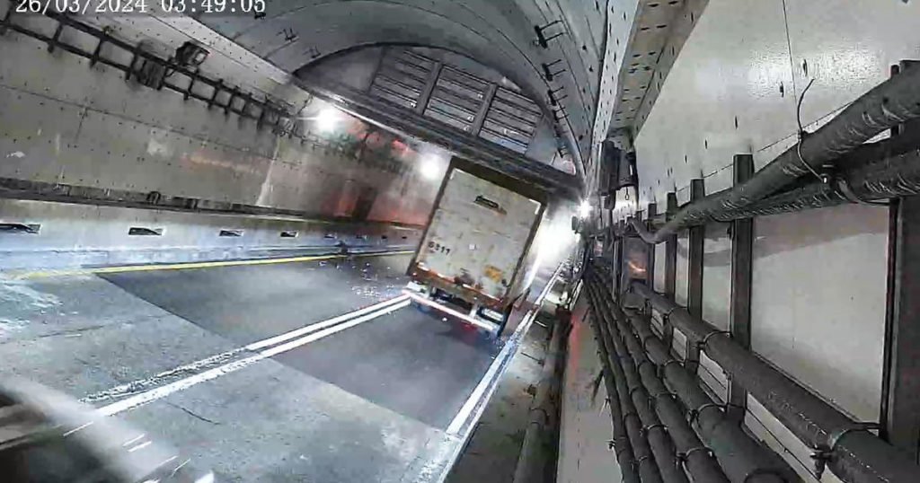 Video shows truck scrape Sumner Tunnel in Boston before getting stuck inside - CBS Boston