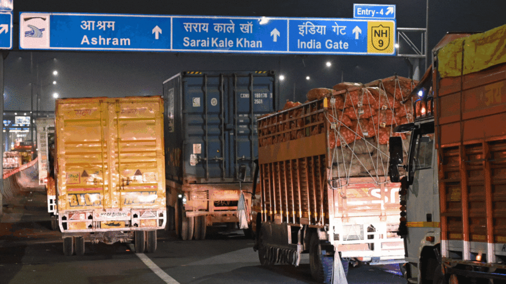 Country's widest e-way a truck parking lot at night - The Times of India