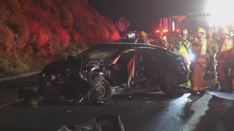 Apparent wrong-way driver causes 11-car pileup on 101 Freeway near Camarillo; more than 15 injured - Yahoo! Voices