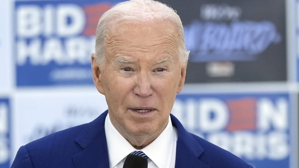 Biden, 81, is blasted by CNN for repeating lie that he used to drive an 18-wheeler...after spending one night - Daily Mail