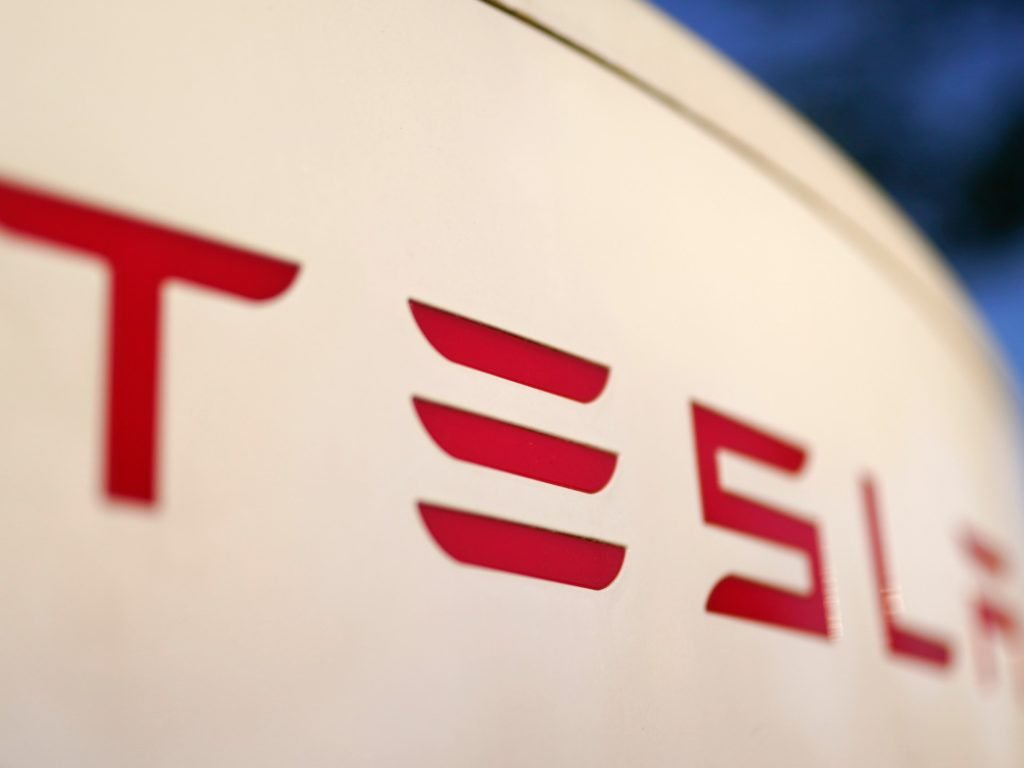 Tesla settles lawsuit over fatal Autopilot crash for undisclosed amount - Al Jazeera English