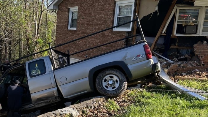 No one hurt after truck crashes into Franklin County home - WSLS 10