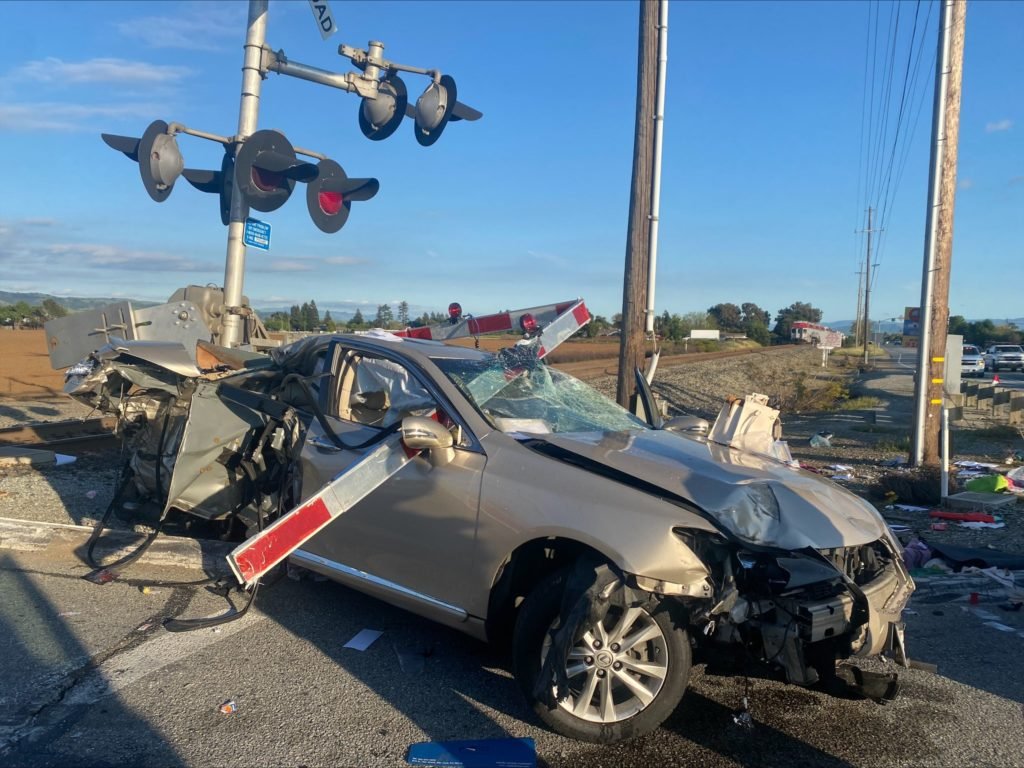 Caltrain, car involved in crash on tracks in Santa Clara County - KRON4