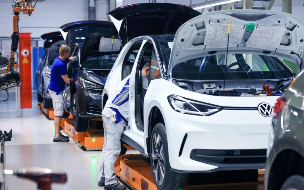 Volkswagen electric car sales plunge as Europe returns to petrol - Yahoo Finance