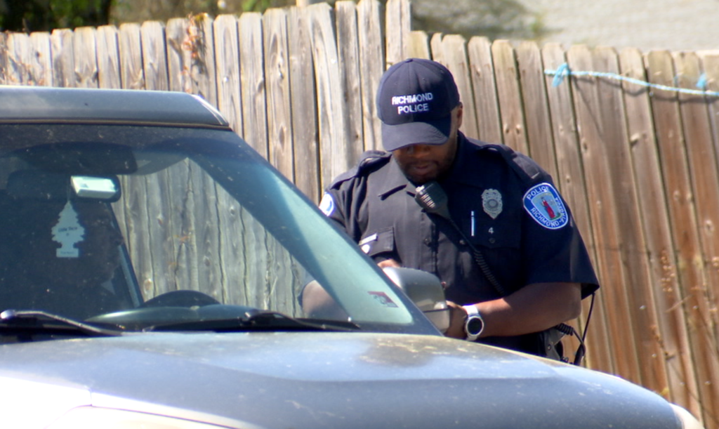 PHOTOS: Richmond officers hand out steering wheel locks to deter car theft - WRIC ABC 8News