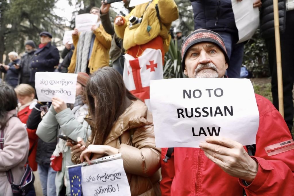 Photostory | Protests at the Parliament against “Foreign Agent” Law – Civil Georgia
