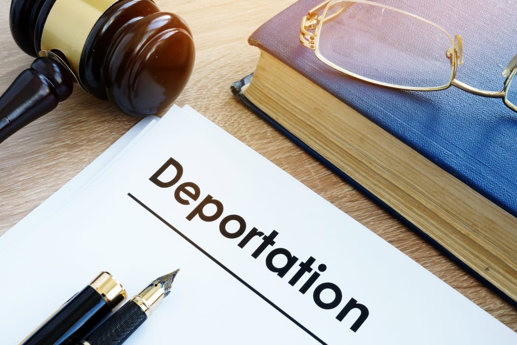 Documents of a case of someone that can be deported